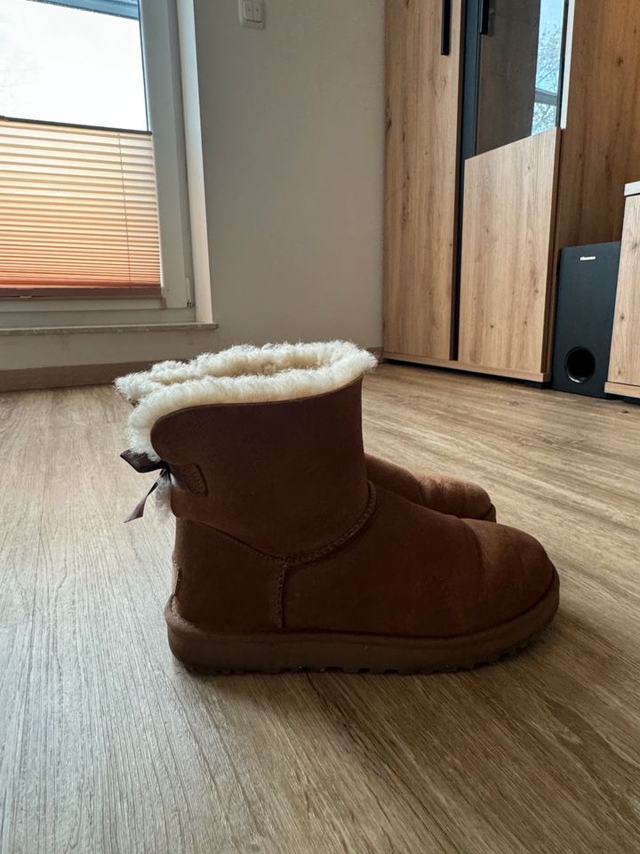 UGG Mini Bailey Bow Brown, Gr. 39 in Schortens