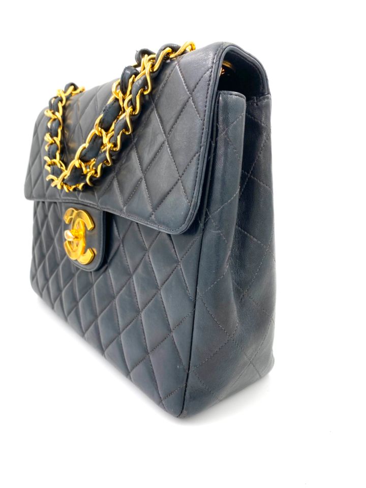 CHANEL Classic Timeless Single Flap Bag Jumbo Lammleder GHW navy Tasche Handtasche in München