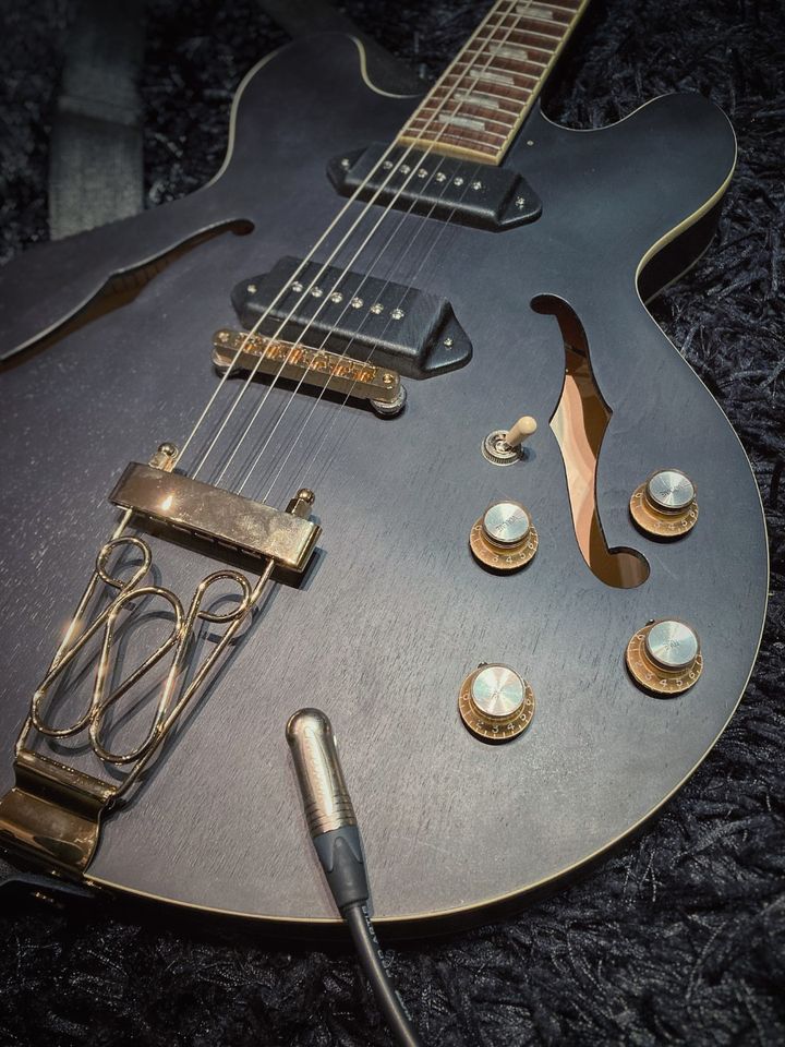 Epiphone Casino - Worn Ebony - Hollowbody in Weidhausen