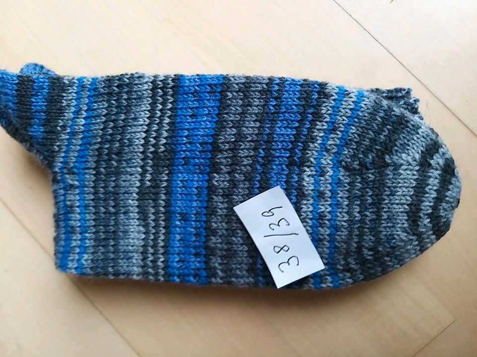 Handgestrickte Socken für Damen und Herren in Paderborn