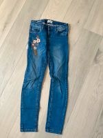 Jeans Review mit Blumen Gr. 158 Bad Doberan - Landkreis - Lambrechtshagen Vorschau