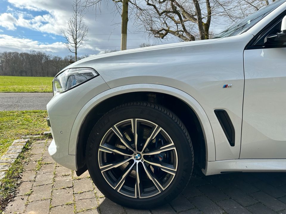 BMW X5 30d M Paket Alpinweiss LASER PANO HUD AHK RFK in Hanau