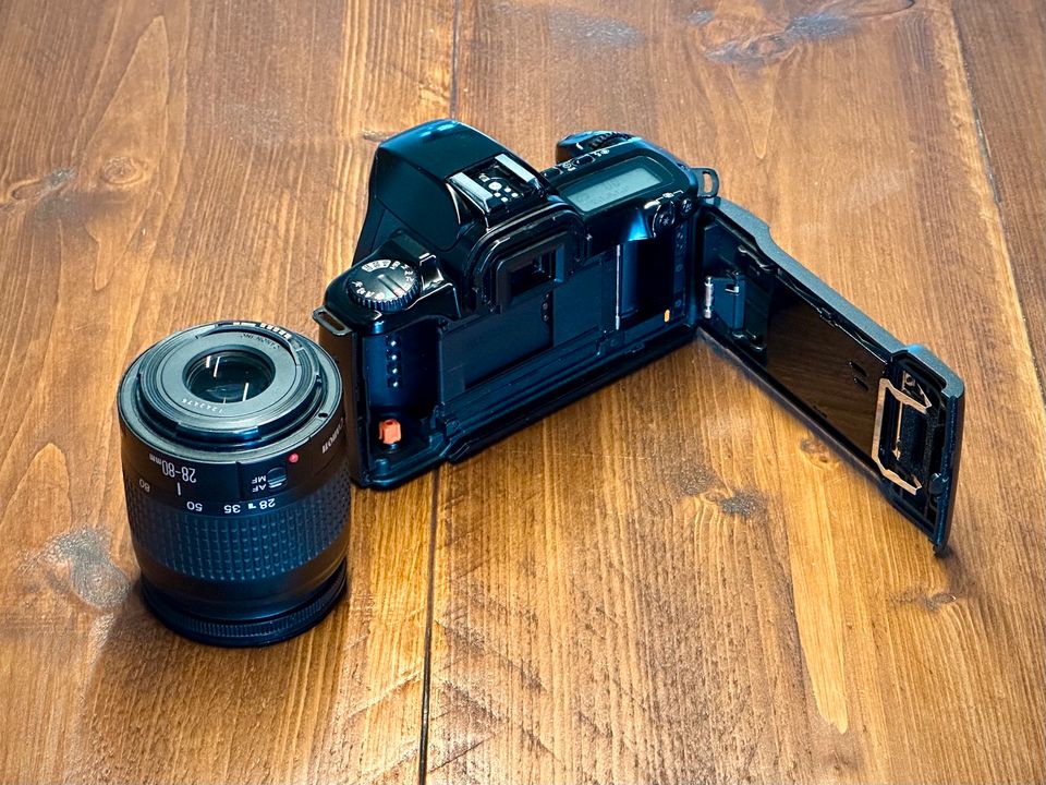 Canon EOS 500 + Canon EF 28-80mm f/3.5-5.6 Zoom-Objektiv + Tasche in Bonn