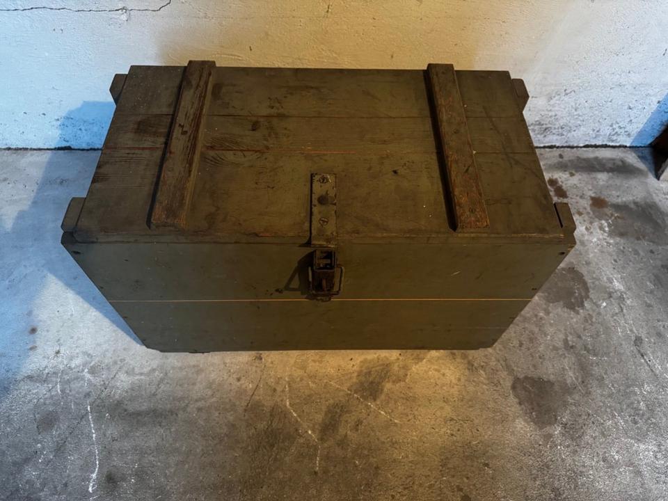 Alte Holzkiste Frachtkiste evt. Mulitionskiste Militär Kiste in Nürnberg (Mittelfr)