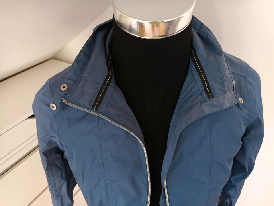 Regenjacke/Mantel  Damen blau Größe S (36/38) in Hückelhoven