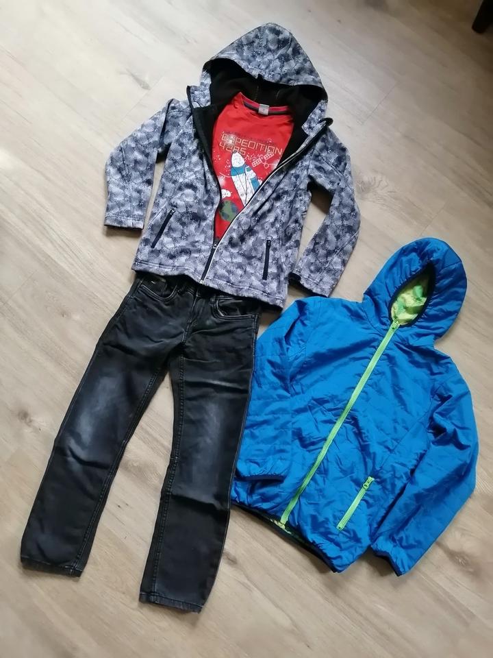 16 tlg. Kleiderpaket Jungen Gr. 134/140 + 16 Ikea Kleiderbügel in Arnstein