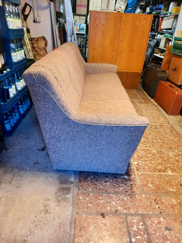 Neue hochwertige Schlafcouch mit Bettkasten und Sessel neuwertig in Dresden