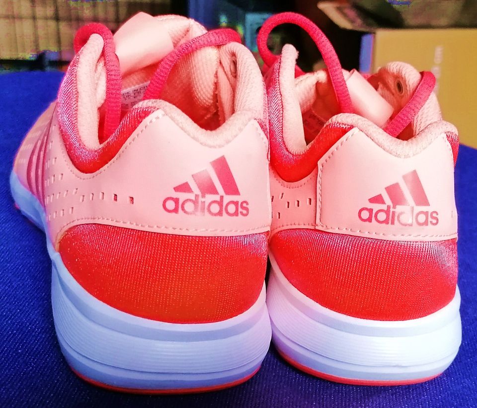 Fast NEU-Adidas Arianna III, Coral/Dark Pink, Gr. 41 1/3, orange in  Brandenburg - Bad Freienwalde | eBay Kleinanzeigen ist jetzt Kleinanzeigen