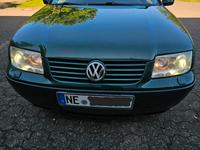 VW Bora 1J2 1.9 TDI Highline Limousine Xenon Recaro Leder 6-Gang Nordrhein-Westfalen - Neuss Vorschau