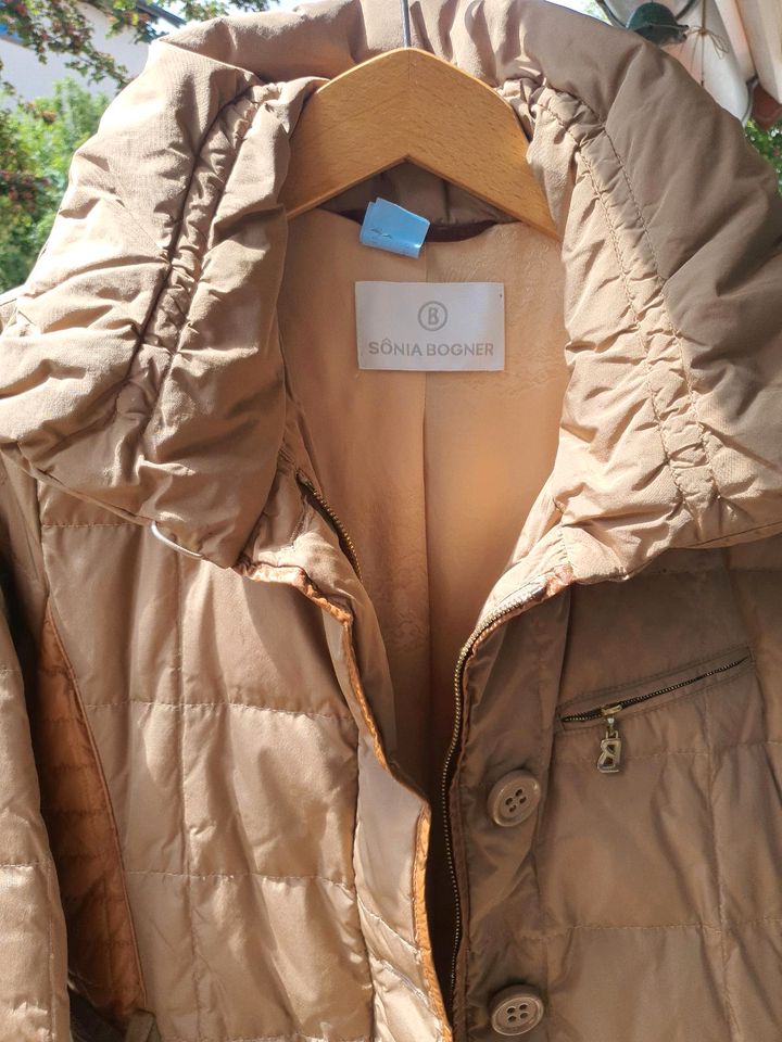 Gr. 36 / Bogner Jacke mit Gold Schimmer in Fellbach