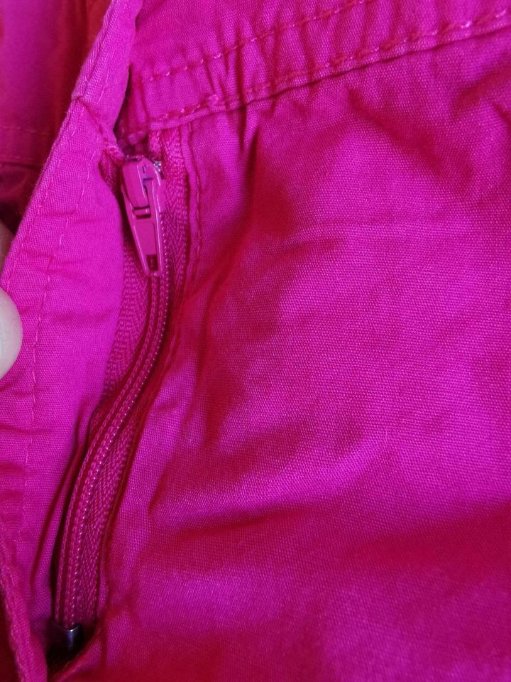 Kurzer Sommerrock in kräftigen pink Gr. 38 in Drochtersen