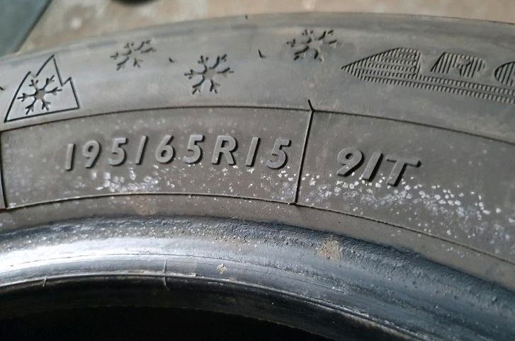 6mm DUNLOP Winterreifen 2x 195/65 R15 91T - 195 65 15 in Sindelfingen