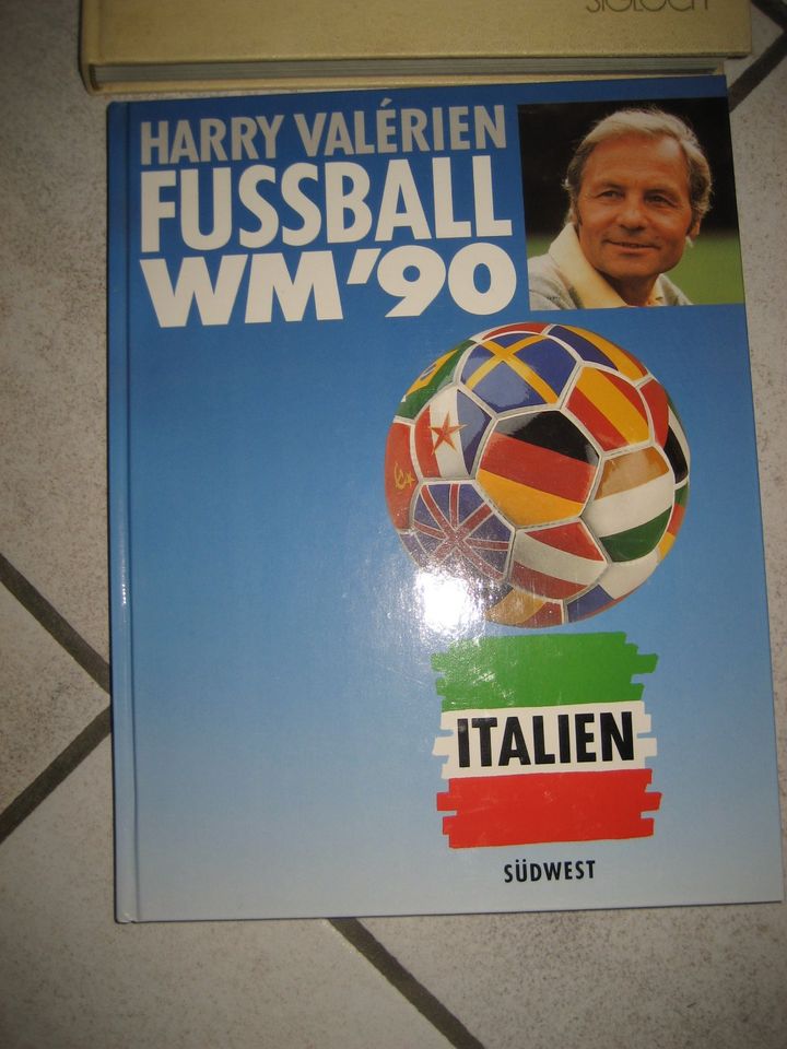 Sport Fußball WM EM 16 Bücher ab 1966 siehe Bilder Konvolut in Birkenheide