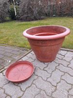 Grosser  blumentopf, pvc, mit untersetzer Güstrow - Landkreis - Bützow Vorschau