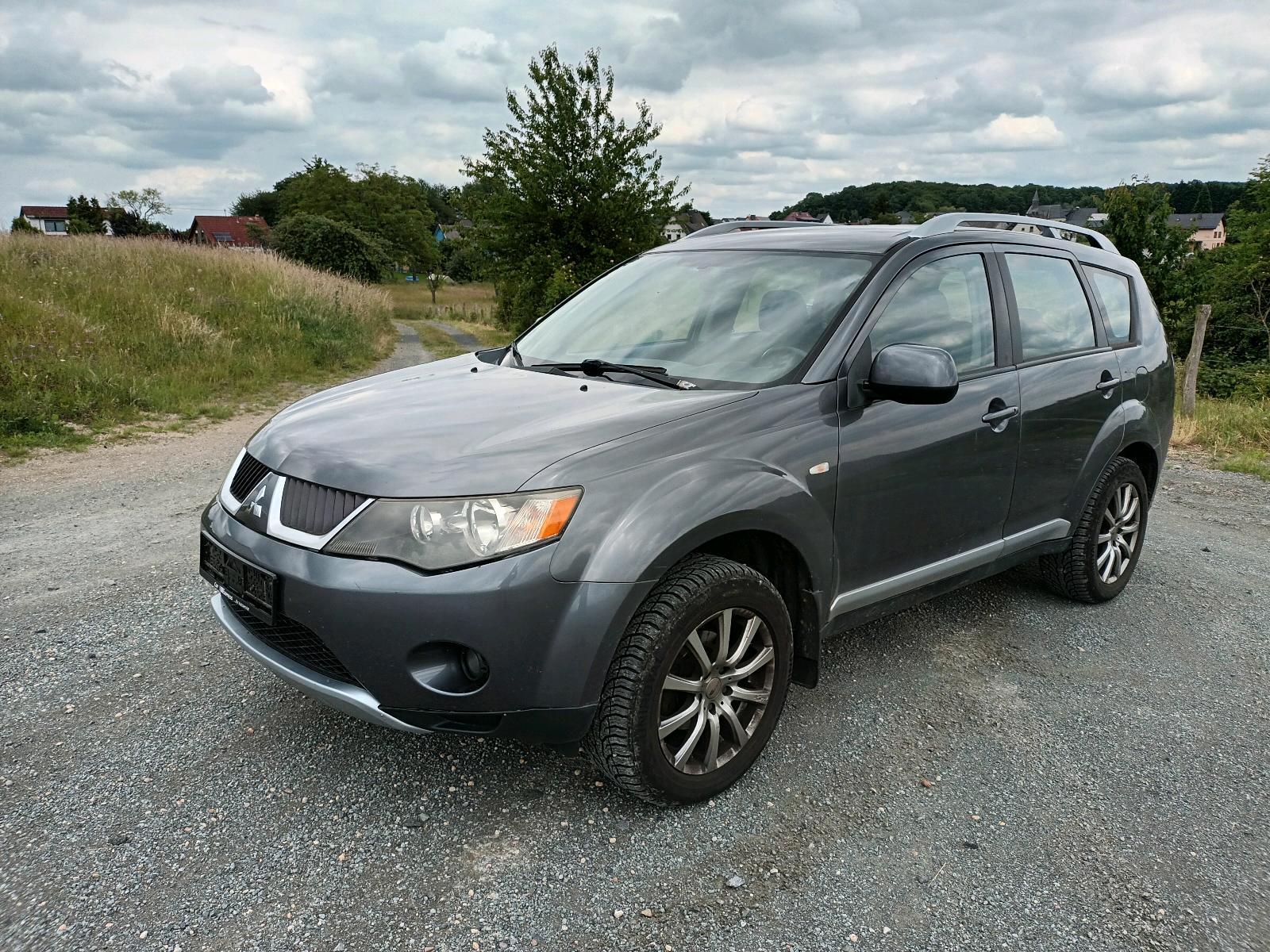 Abbildung des Autos Mitsubishi Outlander 2.0…