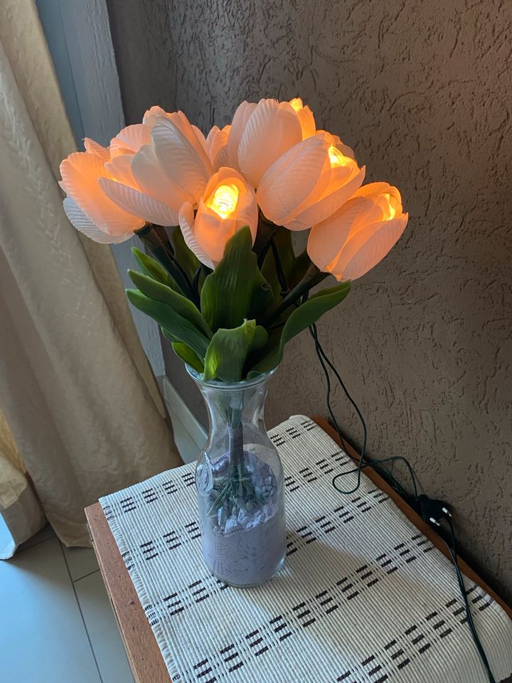 Kunstblumen Tulpen mit Beleuchtung inklusive Glasvase in München