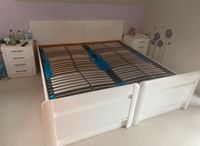 Massivholz Bett / Pflegebett mit 2 Nachtschränken Brandenburg - Woltersdorf Vorschau