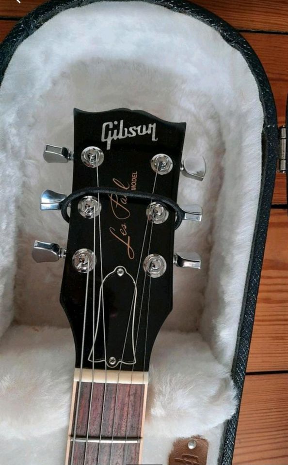 Gibson Les Paul Signature T Standard plus Case in Köln