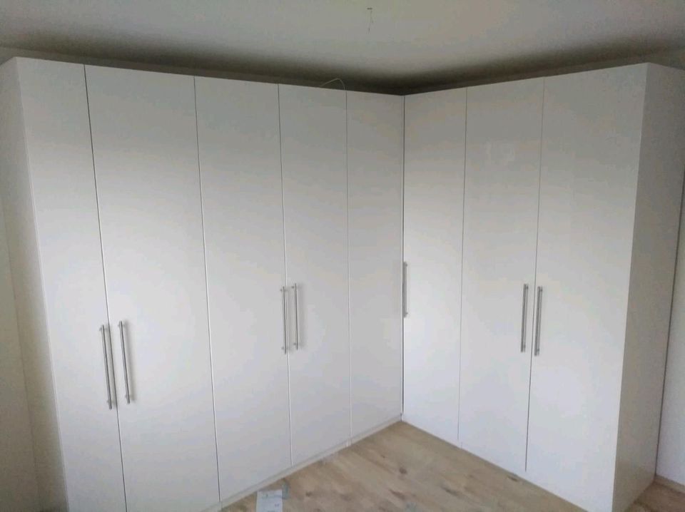 IKEA PAX Schrank Ab und Aufbau Service - Möbel Montage - PAX Umzug - Schrank Montage - Montage Service - Lampen installieren - Möbelmontage in Hamburg