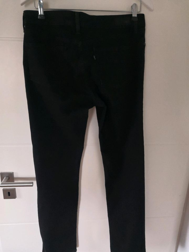 Damen Jeans Levi's Größe 30 schwarz in Jembke