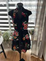 Kurzes Sommerkleid mit Knopfleiste Gr. XS schwarz/ weiß / floral Berlin - Köpenick Vorschau