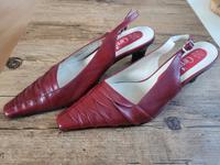 PUMPS VON CAPRICE in Gr  37 weinrot Sachsen-Anhalt - Zerbst (Anhalt) Vorschau