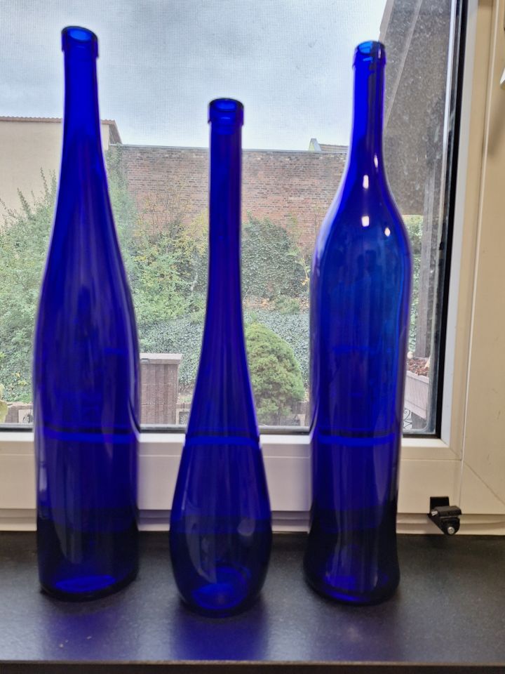 Glas Deko Flaschen, 3er Set, groß, blau, schwer, Hingucker in Halle