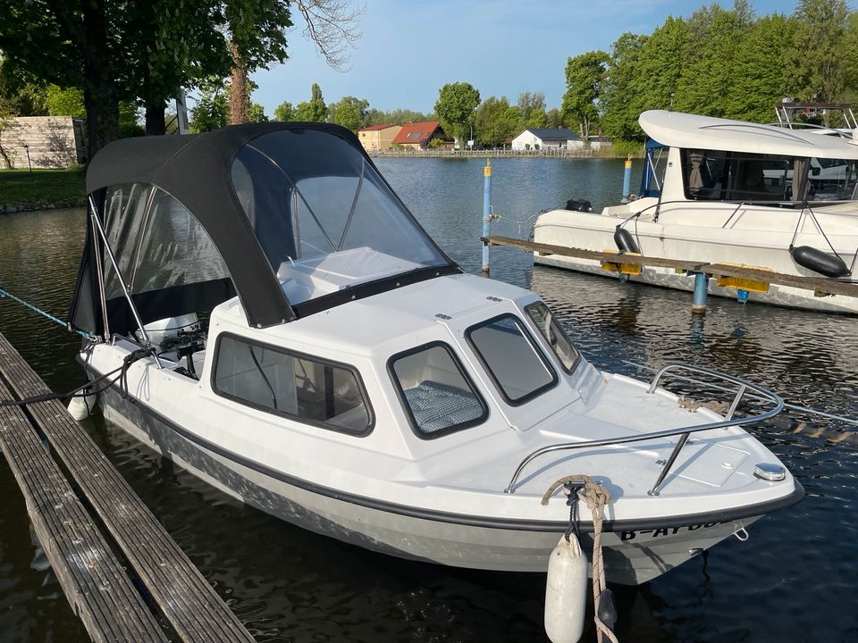 Motorboot Kajütboot Kania NEUWERTIG!!!! in Stolpe