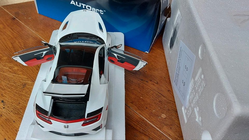 1:18 Honda NSX NC1 White Autoart in Berlin