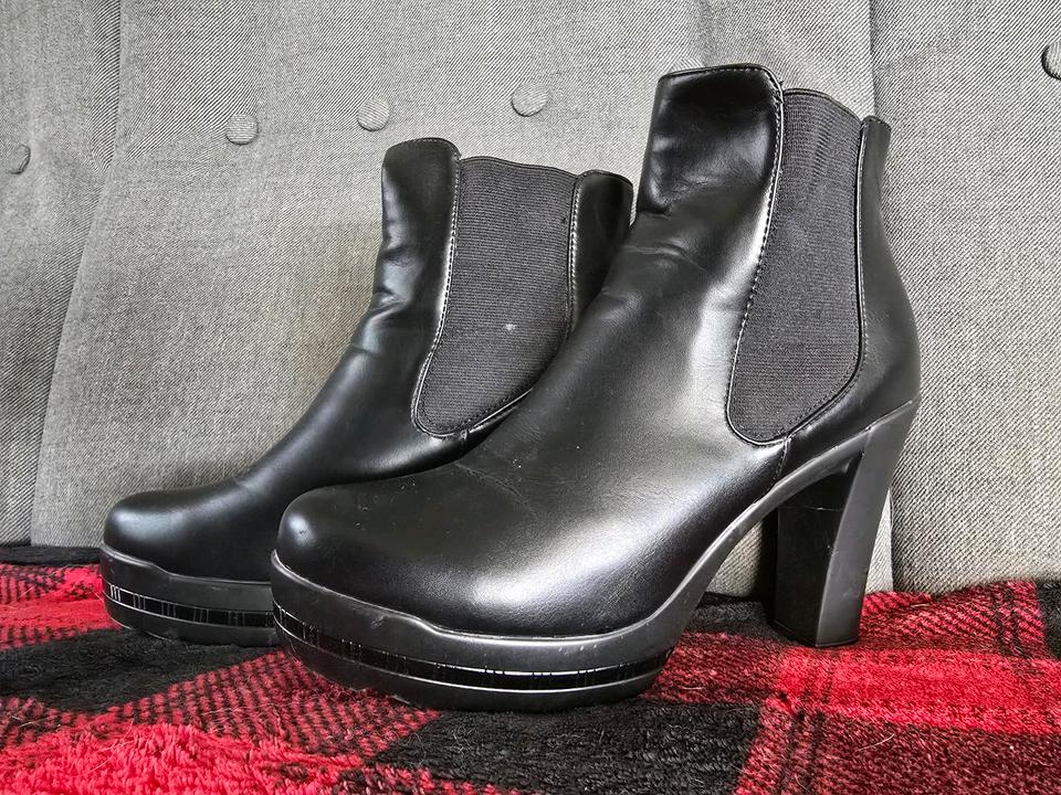 Div. hochhackige getragene Overknee, Stiefel u. Stiefeletten in Bockhorn