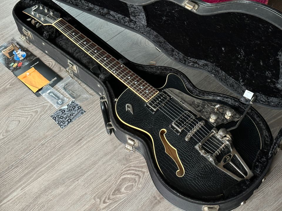 Duesenberg Starplayer TV Outlaw with Papers & Case in Emmerich am Rhein