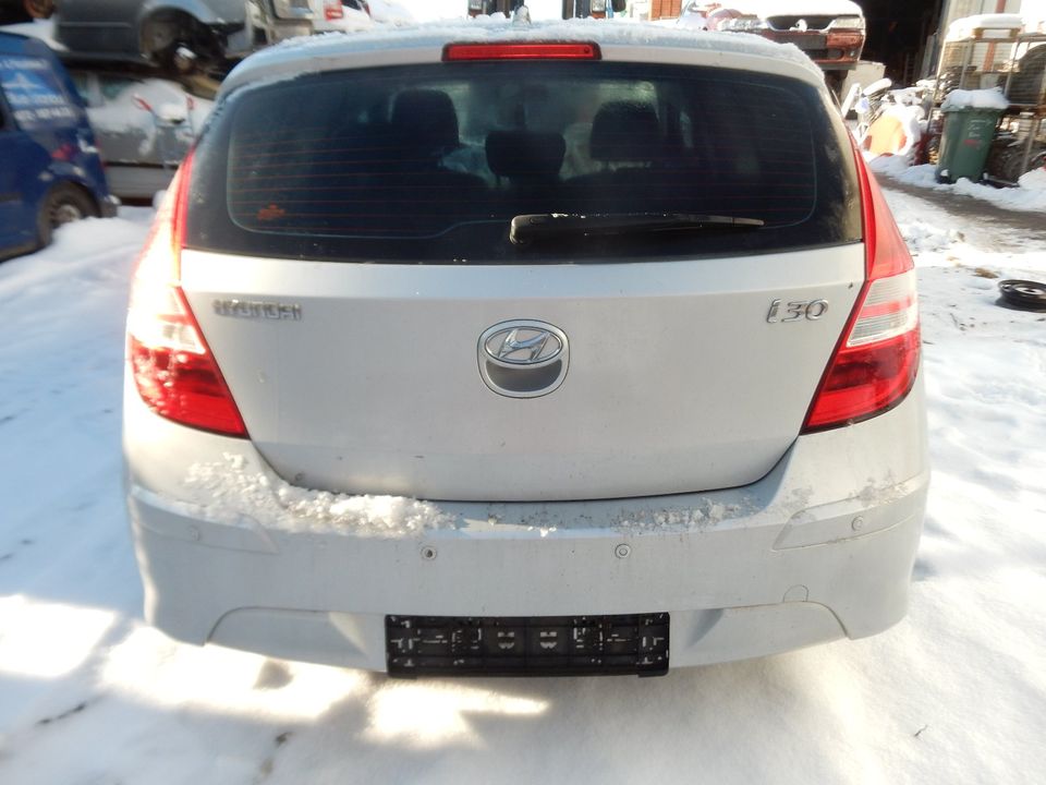 Hyundai I30 Ersatzteileträger 1.4 Continental-Silver VN9142 in Heilsbronn