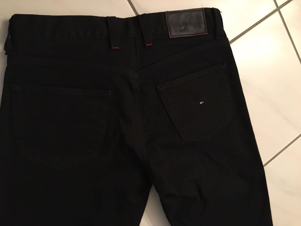 TOMMY HILFIGER Jeans Gr. 31/34 - Schwarz in Sinsheim