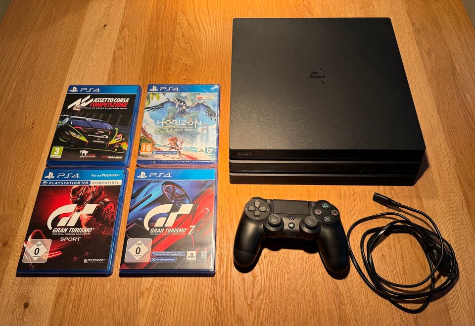 PlayStation 4 Pro 1 TB (inkl. 4 Spiele) in Idstein