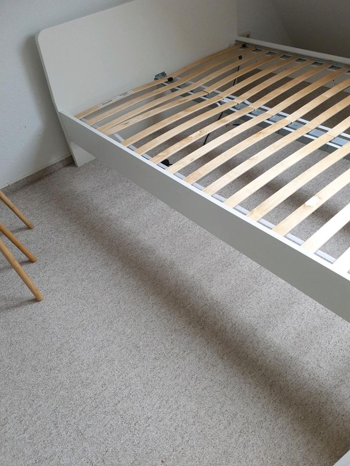 Ikea  Askvol Bett mit Rolllattenroste zu verkaufen 140x200 in Teldau