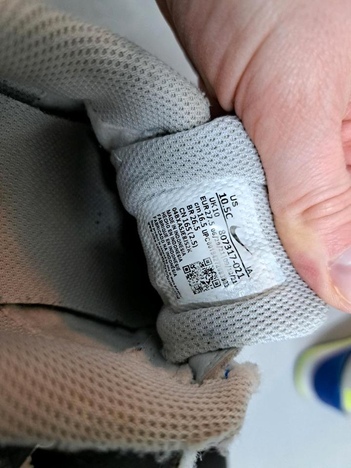 Nike Sneaker Schuhe Halbschuhe Gr. 27,5 Räuberschuh in Bretzfeld
