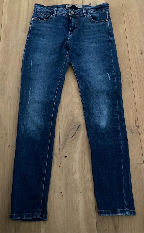 Clockhouse C&A Jeans Gr.36 Short in Hemmingen