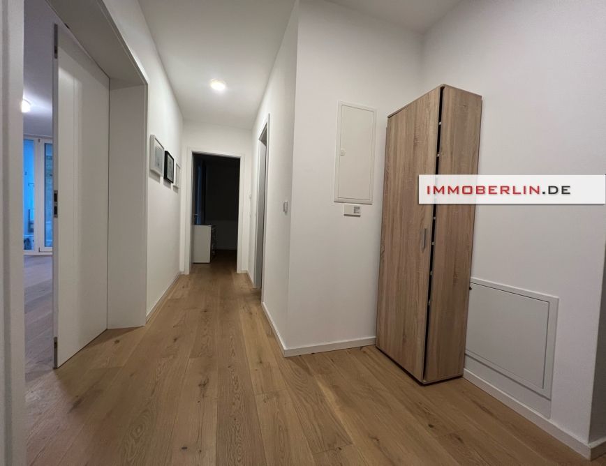 Komfortable Wohnung im KfW-55-Haus mit Balkon & Loggia beim Ortskern nahe WISTA in Berlin