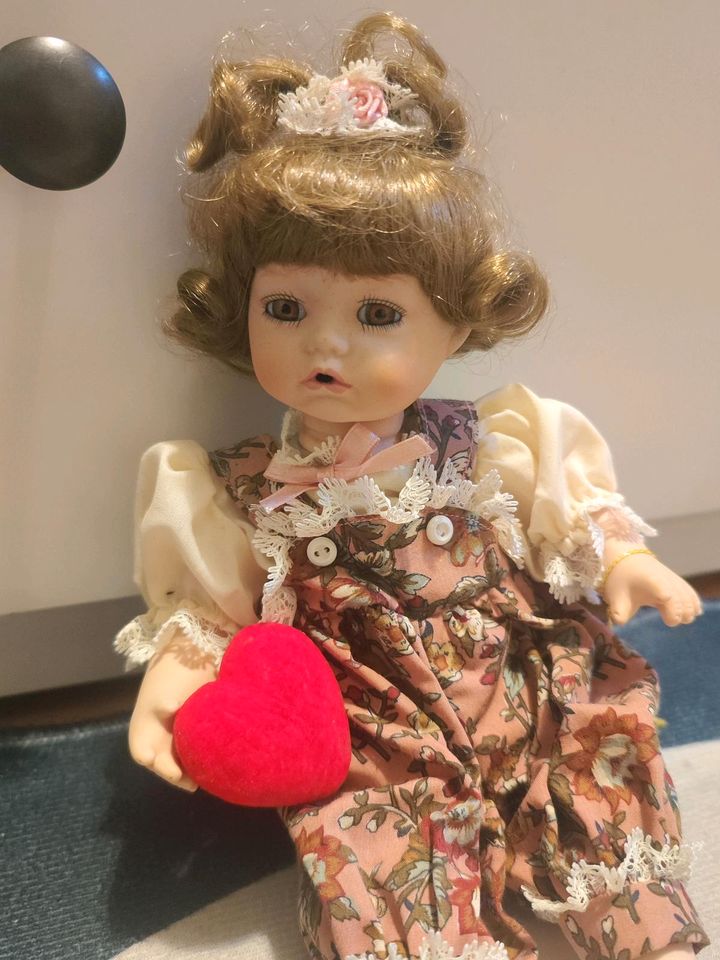 Haunted doll Laura in Köln