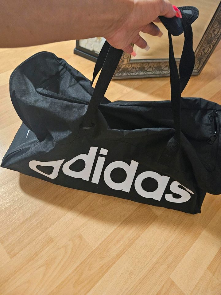 Adidas Reisetasche groß Neu 65 x 26 cm in Vaihingen an der Enz