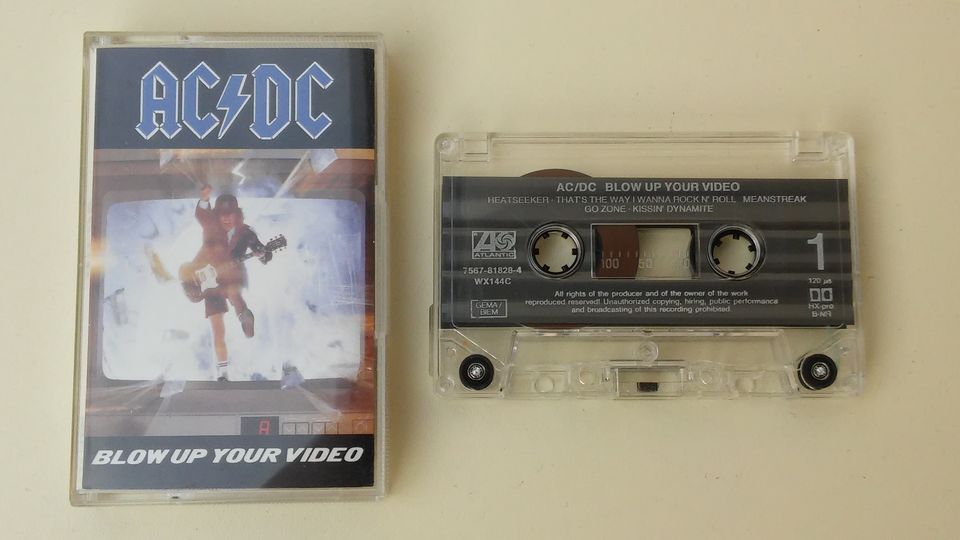 AC/DC BLOW UP YOUR VIDEO Musik Kassette Cassette MC in Hamburg
