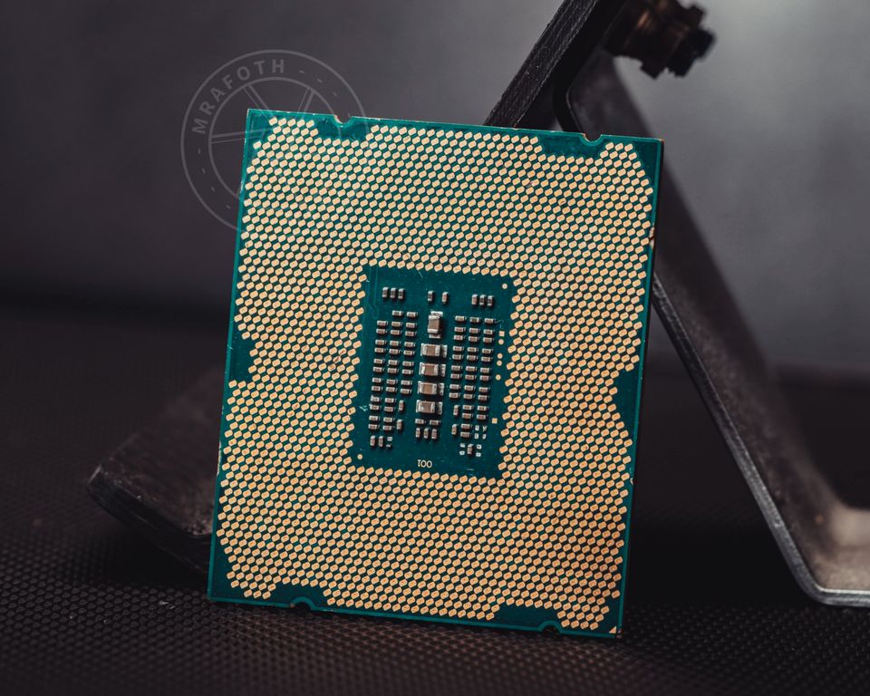 Intel Xeon E5 2630 V2 (Ivy Bridge / Sockel 2011) in Dollern