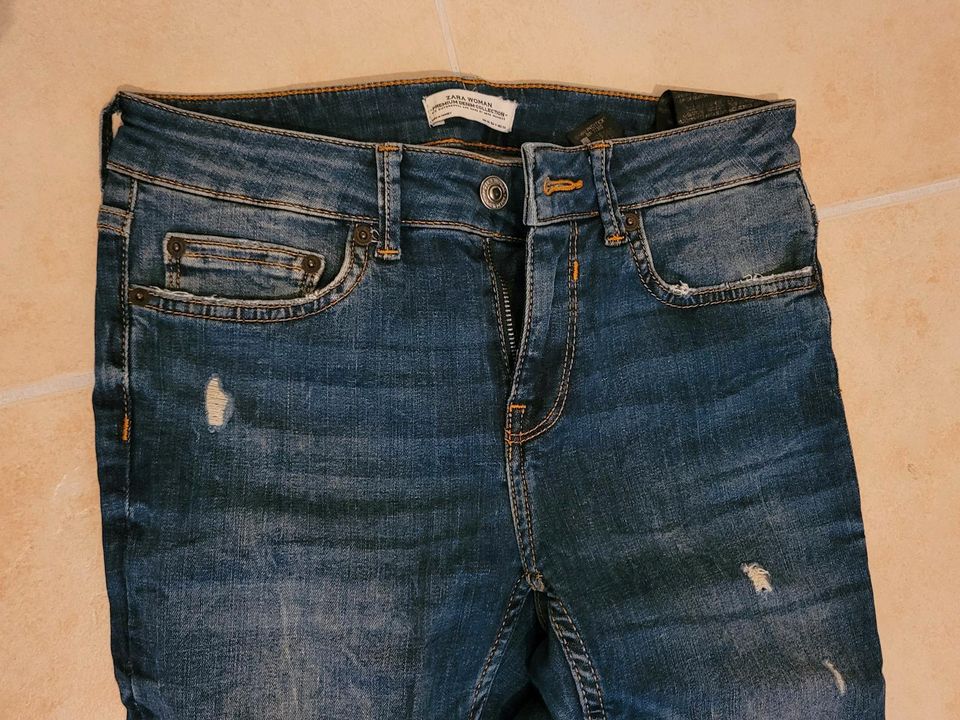 Neu ungetragen Zara Jeans Gr. 36 blau in Nauheim