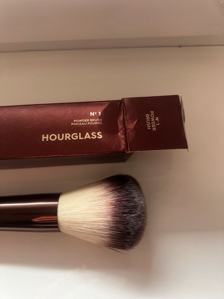 Hourglass No. 1 Power brush in Bad Oldesloe