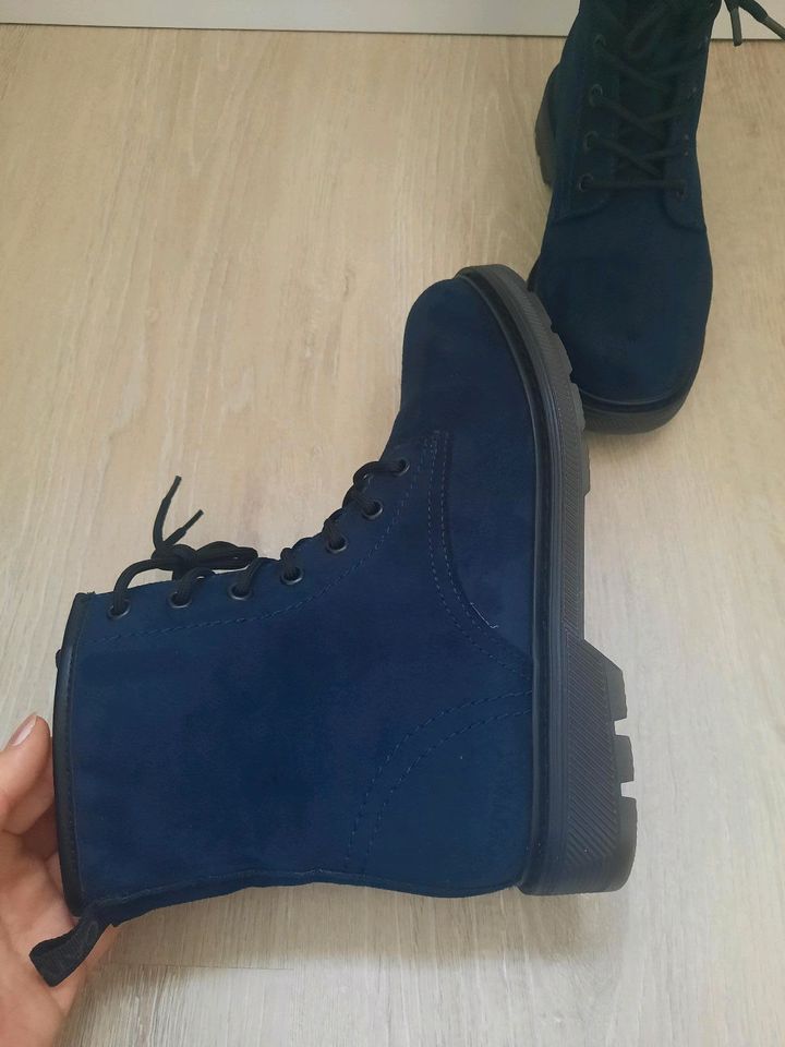 Damen Schnürboots Halbstiefel Catwalk Blau Gr. 39 wie Neu! in Rastow