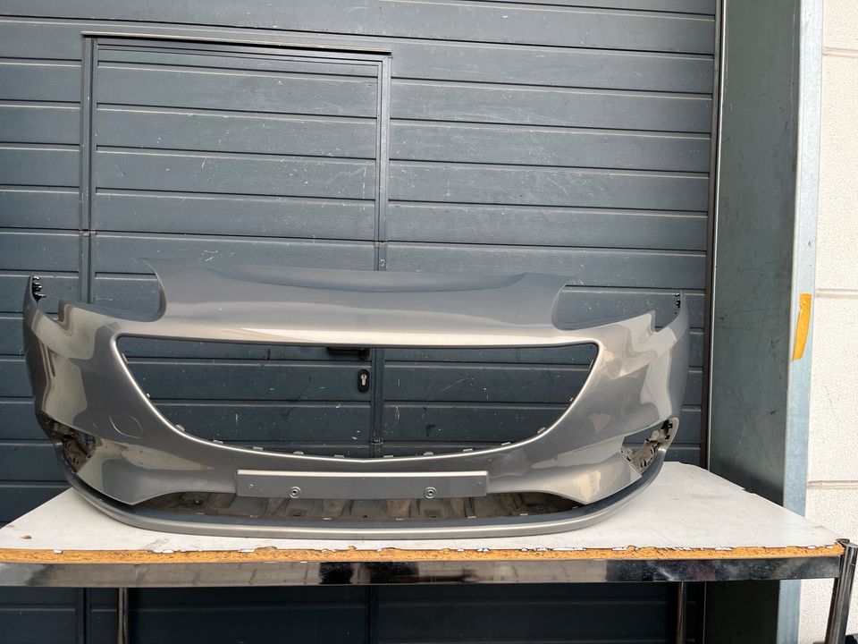 Opel Corsa E Stoßstange Stoßfänger Vorne Bumper 39003567 14-18 Bj in Bönnigheim