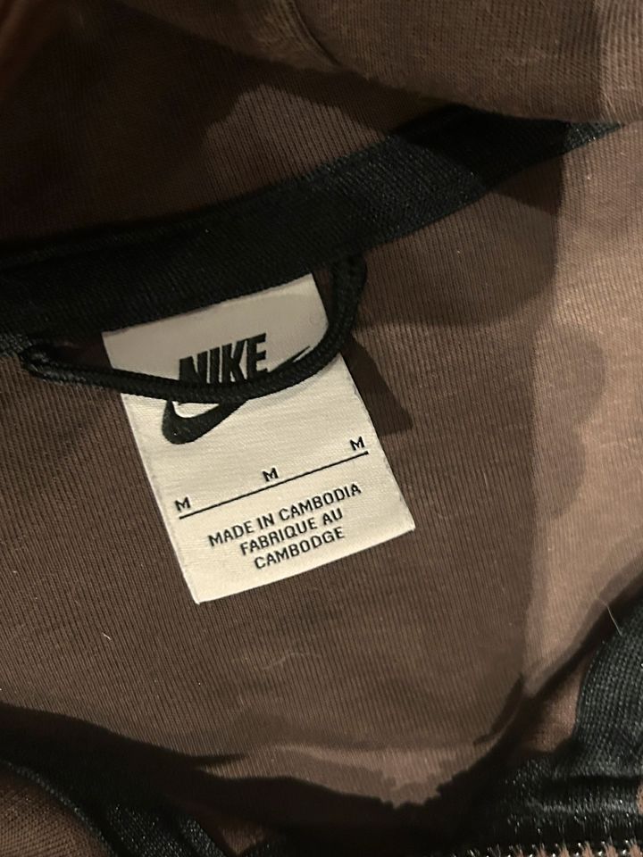 Nike tech fleece in Springe