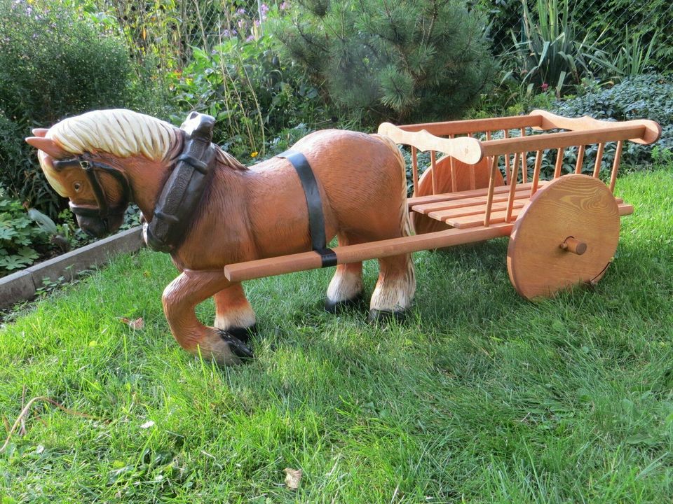 Pferd mit Wagen inkl. Versand 1,27m aus Polyresin / Kiefernholz in Wimmelburg