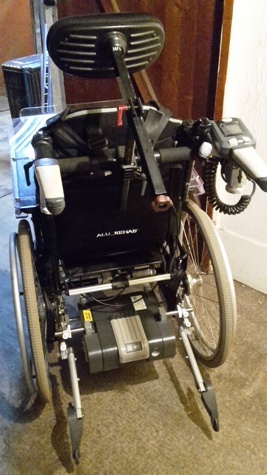 Rollstuhl Netti 3 (SB 43cm)+ Schiebehilfe Viamobil V25 elektrisch in Königswinter