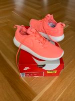 w Nike Roshe two EUR 38 .5 Damen Schuhe korall rot Laufschuhe Nordrhein-Westfalen - Moers Vorschau